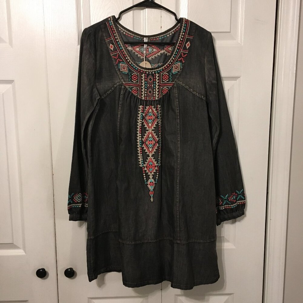 Monoreno Long Sleeve Embroidered Denim Dress